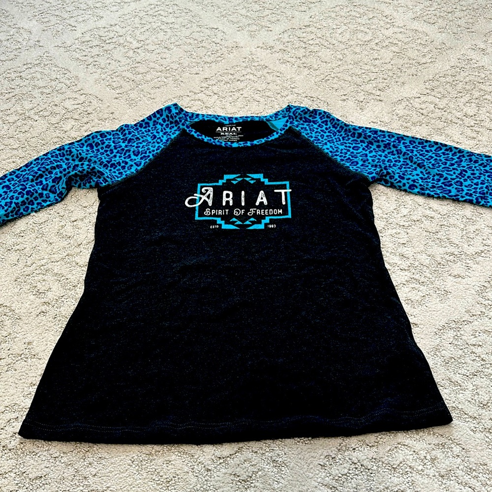 Ariat Classic Fit turquoise leopard baseball style top. Soft and stretchy